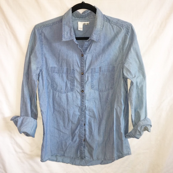 Abound Tops - Abound Women’s Light Weight Denim Button Up Sz M